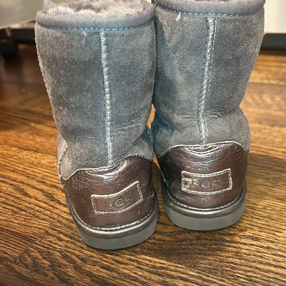 Authentic kids Uggs. Grey/silver. Used in good condition.